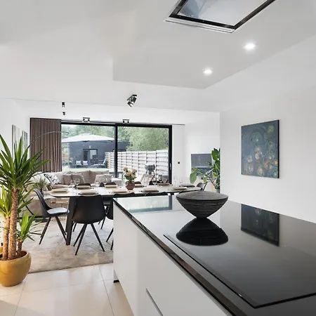 Villa Modern & Spacious House With Wellness *