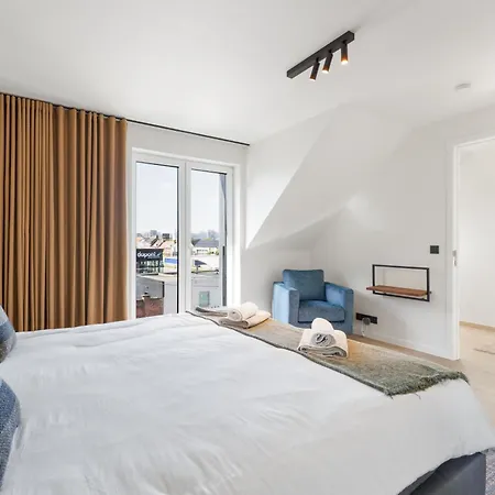 Modern & Spacious House With Wellness Kortrijk