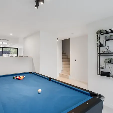 Villa Modern & Spacious House With Wellness